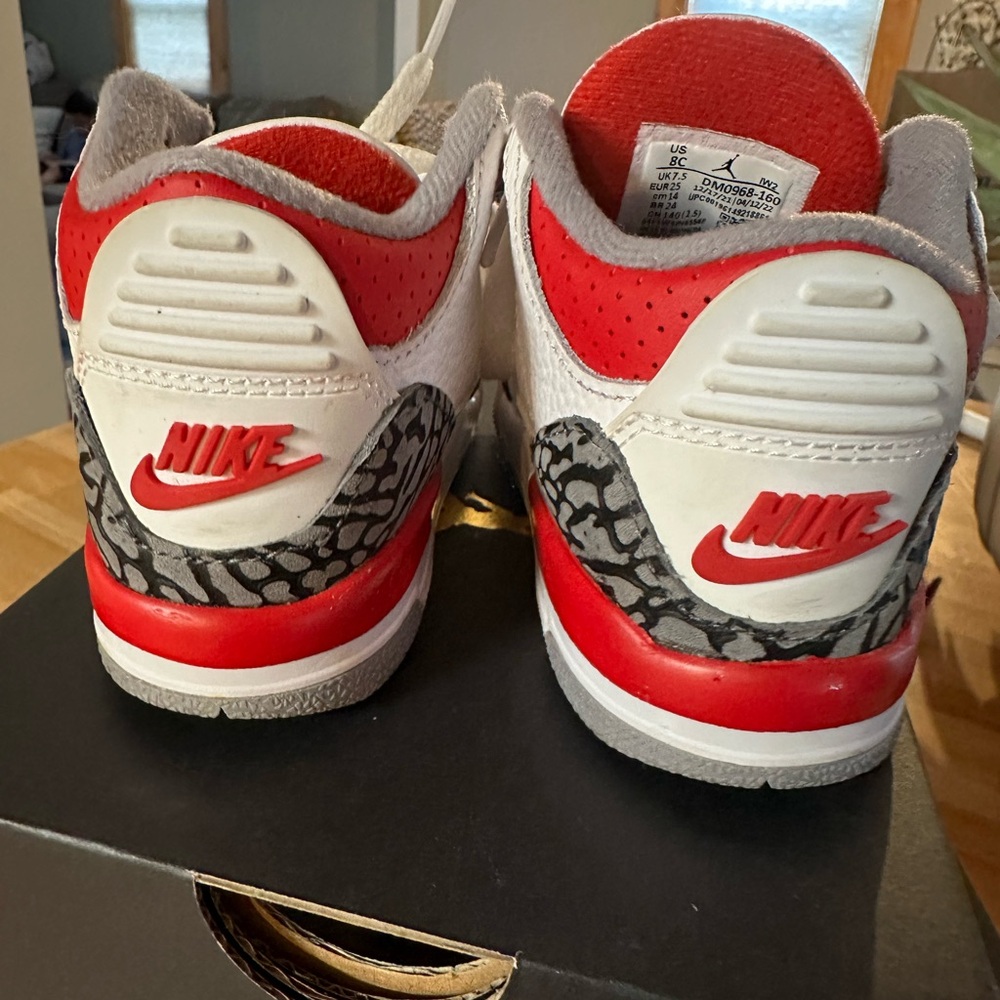 Jordan Fire Red 3’s - Picture 2 of 4